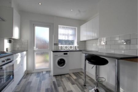 1 bedroom in a house share to rent - Photo 2