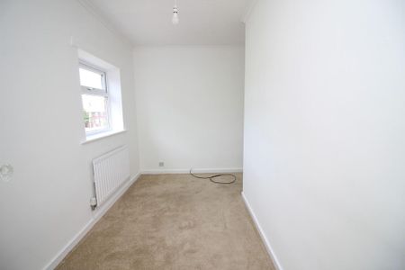 3 bedroom end of terrace house to rent - Photo 4