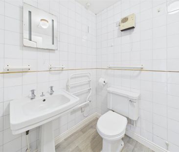1 bedroom Flat to rent - Photo 6