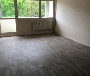 Studio de 31 m² avec balcon, cave et place de parking dans copropri... - Photo 4