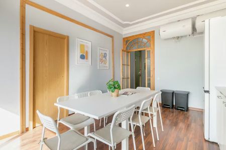 Carrer de Balmes, Barcelona, Catalonia 08008 - Photo 4