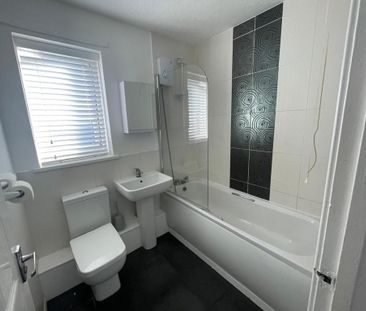 2 bedroom semi-detached house to rent - Photo 6