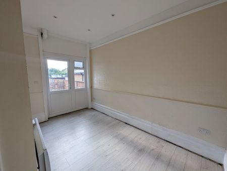 1 Bed Flat, Green Lanes, N13 - Photo 5