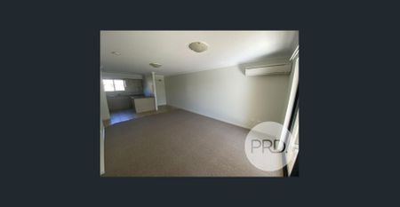 Ground floor 2 Bedroom Unit with Courtyard !! - Photo 4