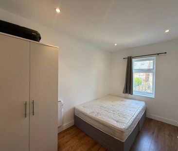 1 bedroom in a house share to rent - Photo 3