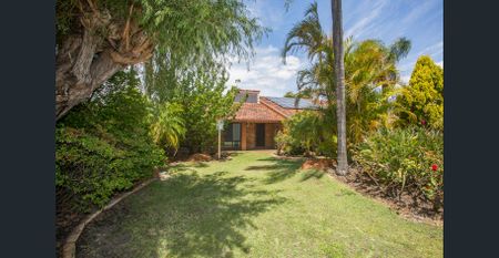 Family Home with a Pool - Move in Before Christmas! - Photo 2