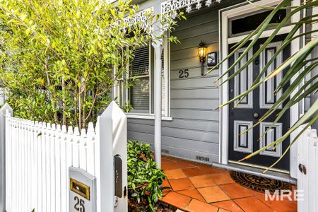Charming cottage in South Yarra - Photo 2