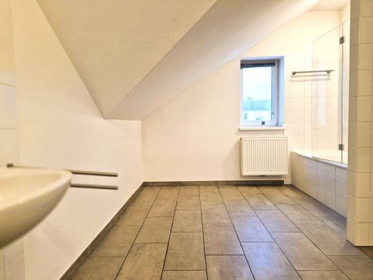 Pillweinstraße, sonnige und ruhig gelegene Dachgeschosswohnung mit 76 m2 plus Terrasse im 4.OG mit Lift, 3 Zimmer - Photo 1