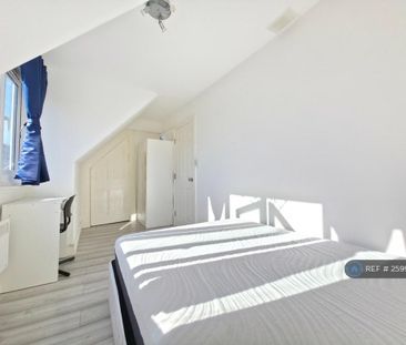 1 bedroom in a flat share to rent - Photo 3