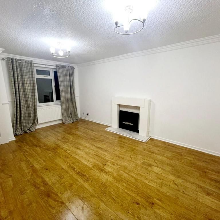 3 bedroom semi-detached house to rent - Photo 1