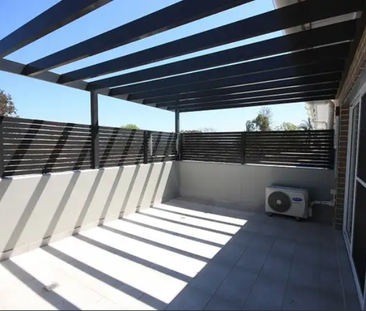 Spacious Two Bedroom Unit - Photo 6