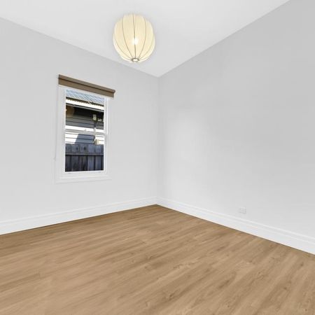 Perfect Location ** Apply for this property now ** - Photo 2