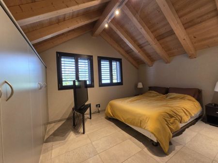 spacieux 4.5 pièces en triplex avec garage-box et places de parc en plein centre - Foto 3