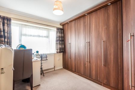 Hazell Way, Stoke Poges, Buckinghamshire,SL2 - Photo 2