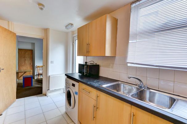 6 bedroom house to rent - Photo 1