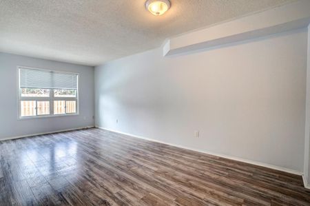 For Lease - 5230 Glen Erin Drive Unit# 17, Mississauga, Ontario - Photo 3