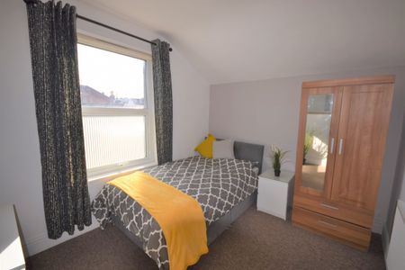 6 Bedroom Student Property- Horfield - Photo 3