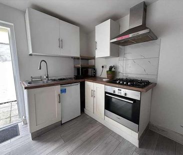 Dudley Avenue, Stanmore, HA3 - Photo 2