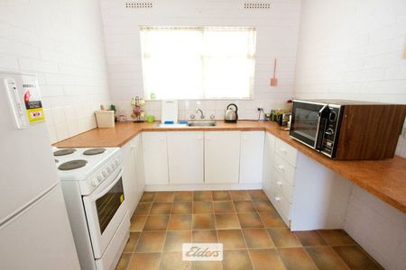 Affordable One Bedroom Unit Centrally Located - Photo 4