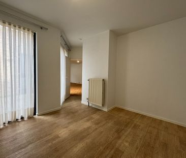 Gelijkvloers appartement met 1 slaapkamer, terras en garagebox - Photo 2
