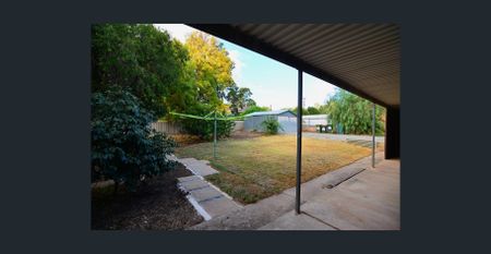 Charming & Convenient Home in a Leafy Setting! - Photo 5