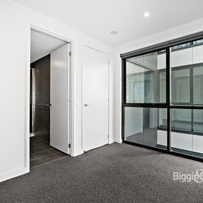 MODERN 2 BEDROOM 2 BATHOOM APARTMENT IN THE HEART OF RICHMOND - Photo 1