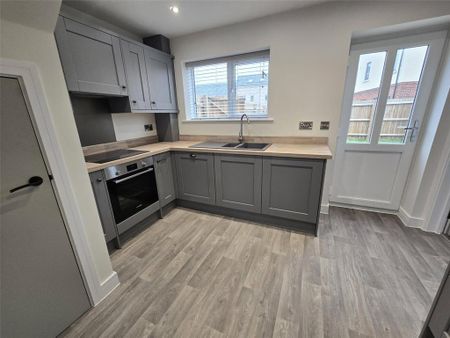 3 bedroom terraced house to rent - Photo 4