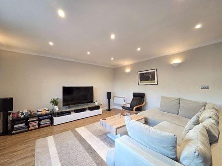 Newlands Close, Hagley, Stourbridge, West Midlands, DY9 - Photo 2