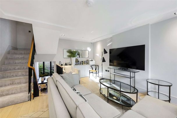 A beautifully designed four bedroom, three bathroom terrace house - Photo 1