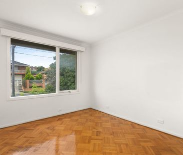 Large 2 Bedroom Apartment in the Balwyn High School Zone - Photo 1