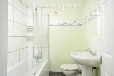 3 bedroom terraced house to rent - Photo 3