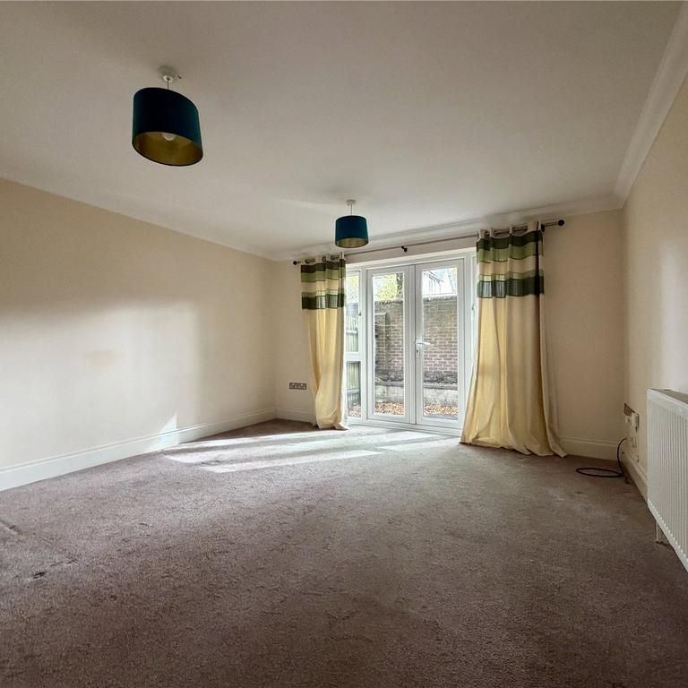 4 bedroom end of terrace house to rent - Photo 1