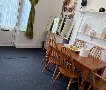 2 Bed Flat, Eastern Avenue, IG2 - Photo 3