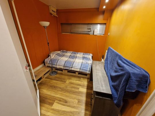 1 bedroom in a house share to rent - Photo 1