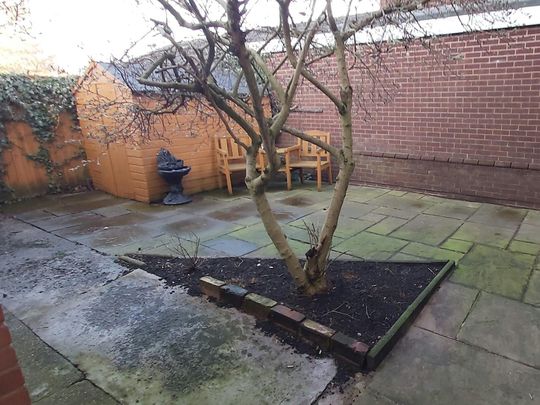 House share to rent on - Photo 1