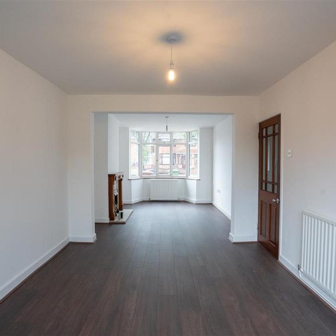 4 bedroom semi-detached house to rent - Photo 1