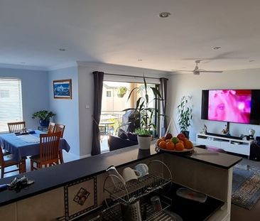 3-bedroom shared unit, Smith St - Photo 2