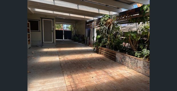 THREE BEDROOM HOME - LOCATION PLUS! - Photo 1