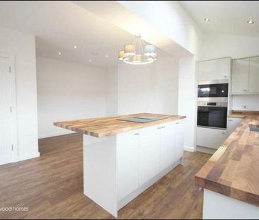 4 bedroom semi-detached house to rent - Photo 5