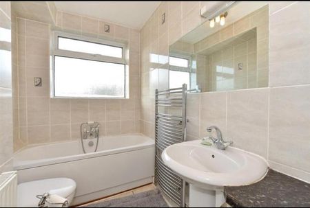 1 bedroom in a house share to rent - Photo 5