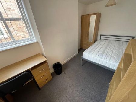 5 bedroom apartment to rent - Photo 4