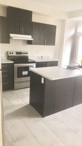 For Lease - 978 Kicking Horse Path, Oshawa, Ontario - Photo 2