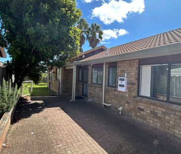 Sunny Family Home in Great location - Photo 5