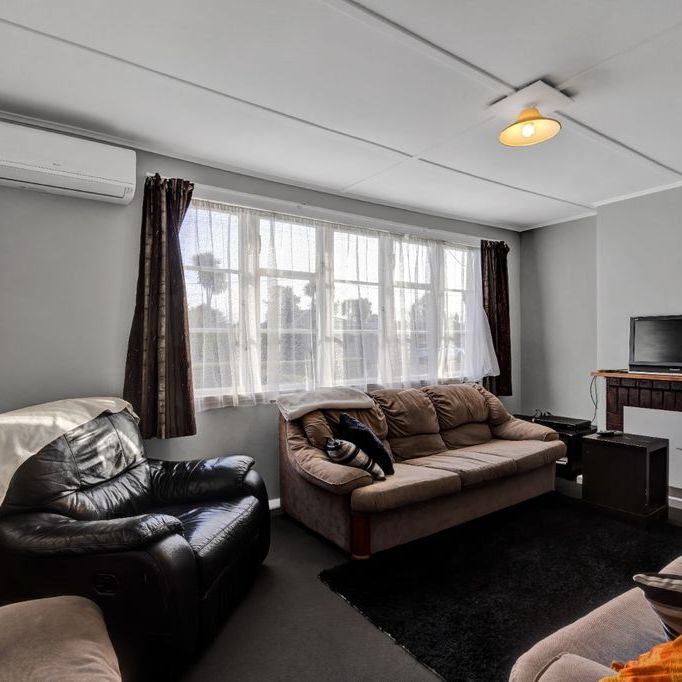 12 Laurent VC Street,Hawera - Photo 1