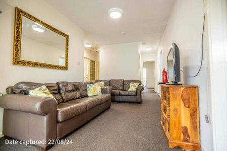 38 Vanbrugh Drive - Photo 4