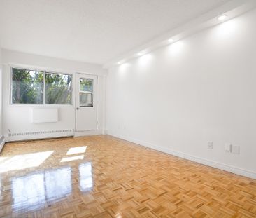 5450 Ch. Queen Mary Montréal (Côte-des-Neiges, QC H3X - Photo 1