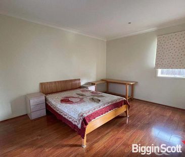 Outstanding Family Home in Burwood - Photo 6