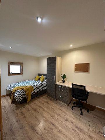 5 bedroom apartment to rent - Photo 4