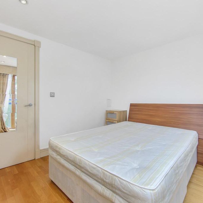 1 bedroom in a flat share to rent - Photo 1