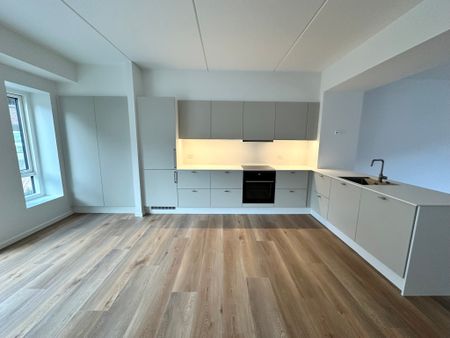 Lys 4-værelses lejlighed med altan i Nørresundby - Photo 5